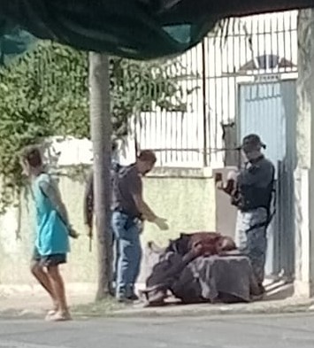 Corpo é encontrado ao lado de hospital no centro de São Gonçalo