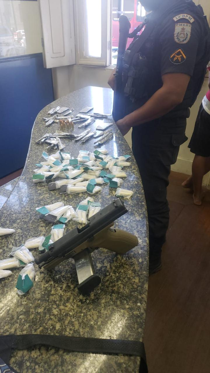 Suspeito é preso com pistola e drogas em Niterói