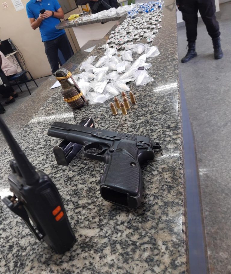 PM prende suspeito com pistola e granada em Itaboraí