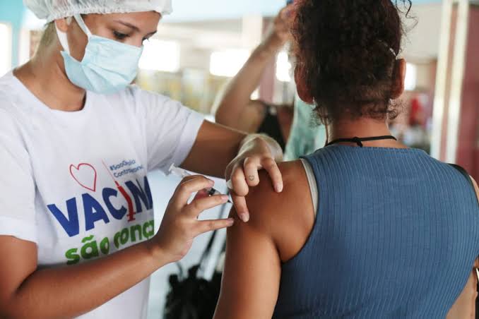 São Gonçalo inicia vacinação contra Covid-19 em pessoas com mais de 25 anos