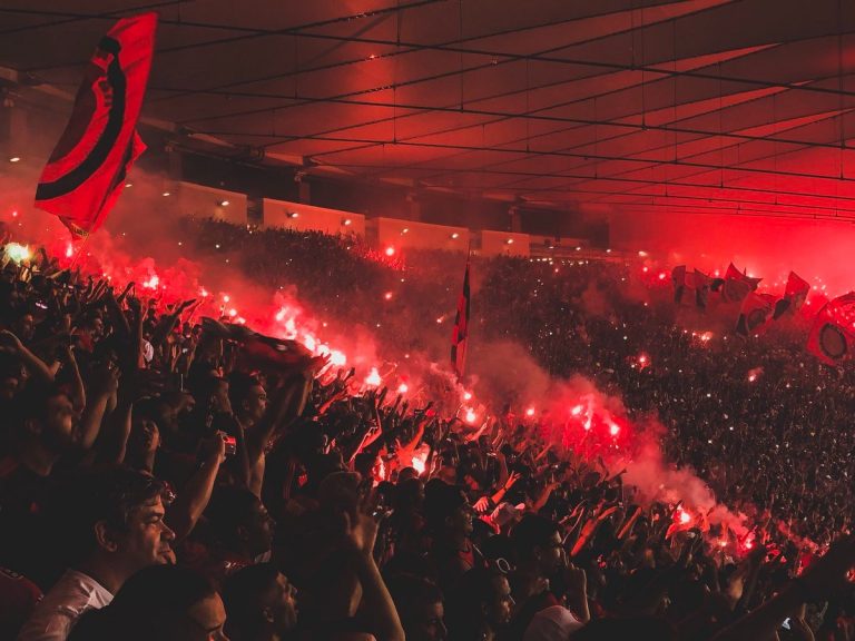 Raça, amor e paixão! Nação empurra o Fla para a classificação na Libertadores