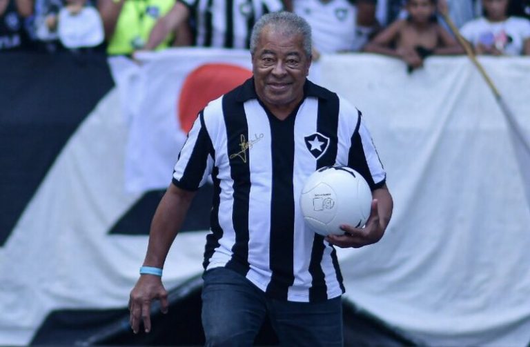 Jairzinho, ídolo do Botafogo e Búfalo Gil, do Fluminense, estão internados com Covid-19