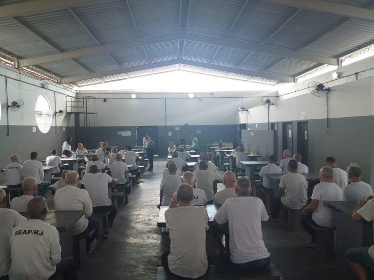 Profissionais de saúde atendem detentos em presídios de São Gonçalo