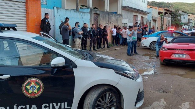Investidor de criptomoedas é executado a tiros dentro de Porshe em São Pedro da Aldeia