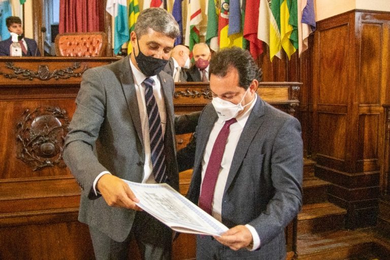 Advogado de Niterói e pré-candidato à presidência da OAB-RJ recebe título na Câmara de Vereadores