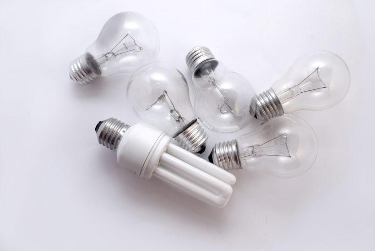 Ponto de coleta de lâmpadas promove descarte seguro em Itaboraí