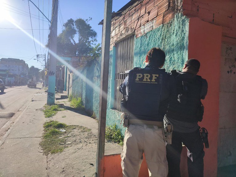 PRF e Civil fazem operação no bairro Eliane, em São Gonçalo