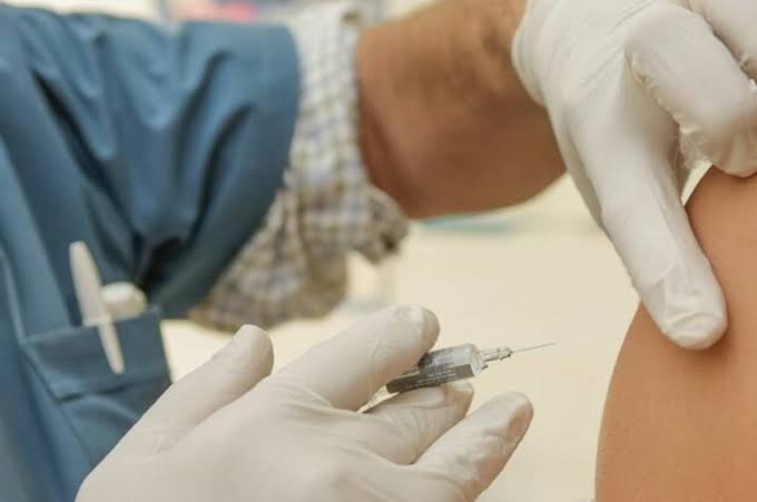 Vacinação contra Covid-19 é suspensa por falta de insumos em Maricá 