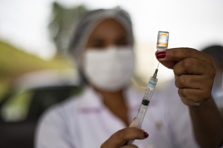 Após feriadão, São Gonçalo, Itaboraí, Niterói e Maricá retomam vacinação contra Covid-19 
