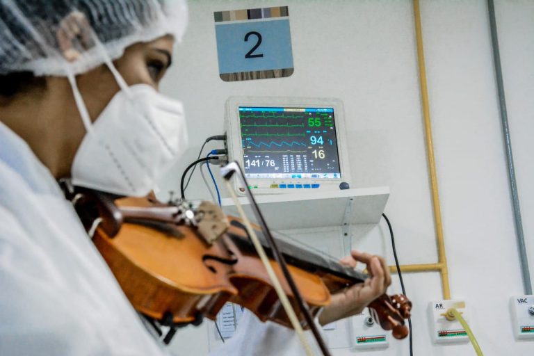 Música auxilia no tratamento de pacientes com Covid-19 em Itaboraí
