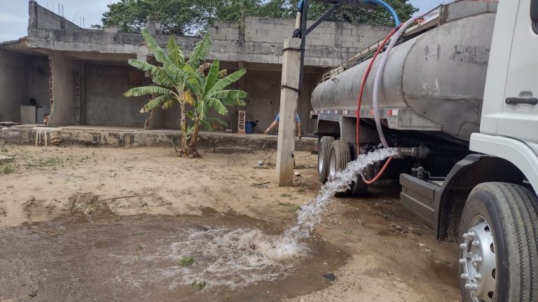 Cabo Frio: Fiscais do Inea flagram abastecimento irregular de caminhão-pipa em poços clandestinos