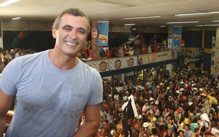 Carnavalesco Paulo Barros recebe alta após intervenção nas coronárias em Niterói