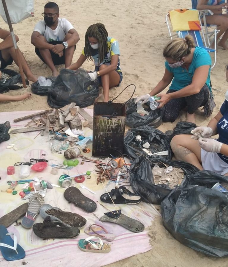 400 quilos de lixo foram recolhidos em Cabo Frio e Arraial no fim de semana