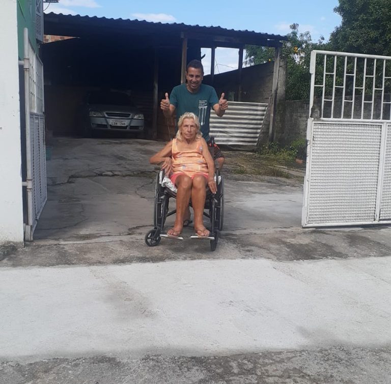 Secretaria de Obras resolve problema de cadeirante impossibilitada de sair de casa em São Gonçalo