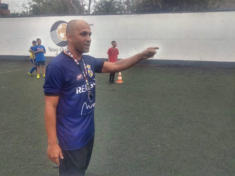 Leozinho, ex-jogador do Botafogo, lança escola de futebol na Lagoinha, em São Gonçalo