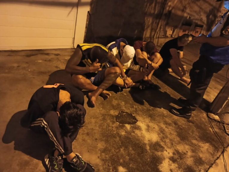 Quadrilha é presa após pedir lanche por celular roubado em arrastão no Fonseca, em Niterói