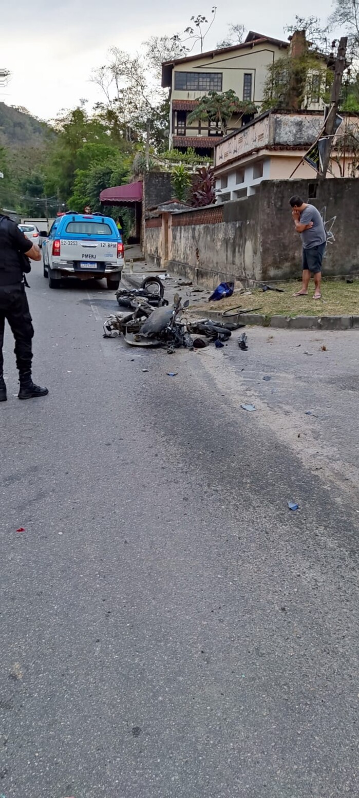 Motorista embriagado entra na contramão e causa acidente em Niterói