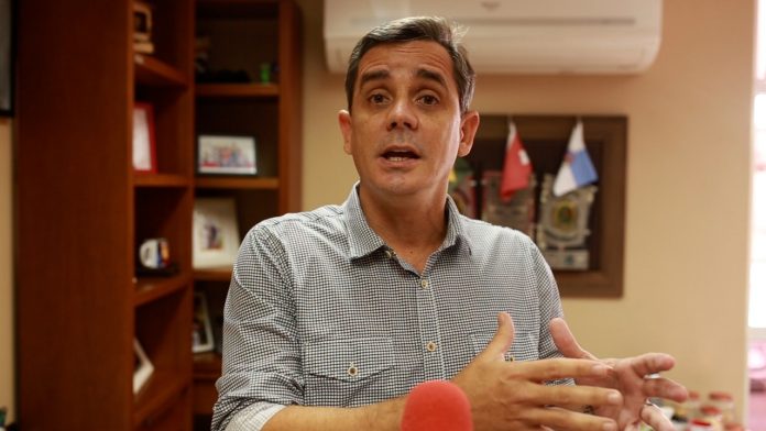 Prefeito de Maricá anuncia reajuste salarial para servidores públicos