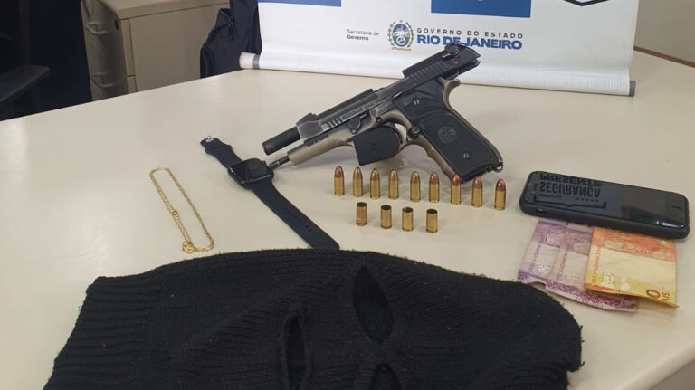 Perseguição, tiros, motor de carro perfurado e prisão em São Gonçalo