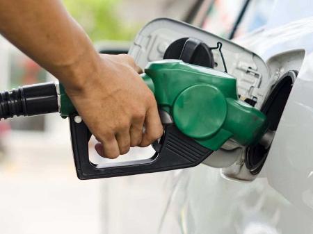 ‘Vem mais aumento de combustível aí’, anuncia Bolsonaro