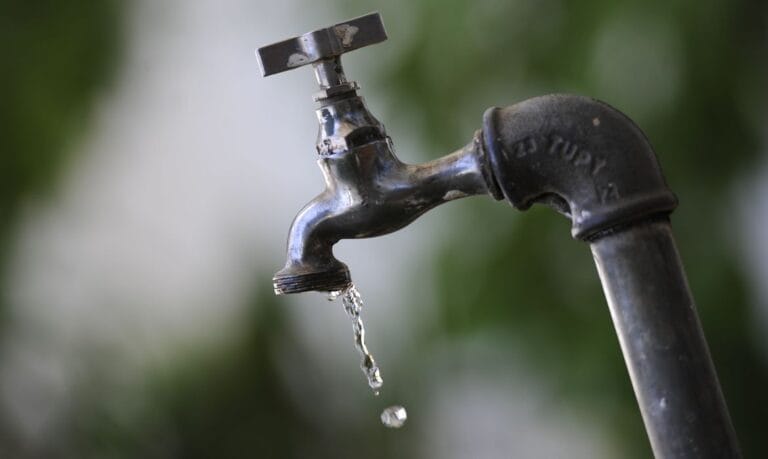 Dezenove bairros de São Gonçalo sem água