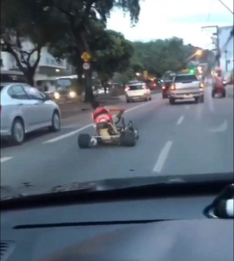 ‘Speed Racer da Alameda’ arrisca o pescoço no meio do trânsito de Niterói (Veja o vídeo)