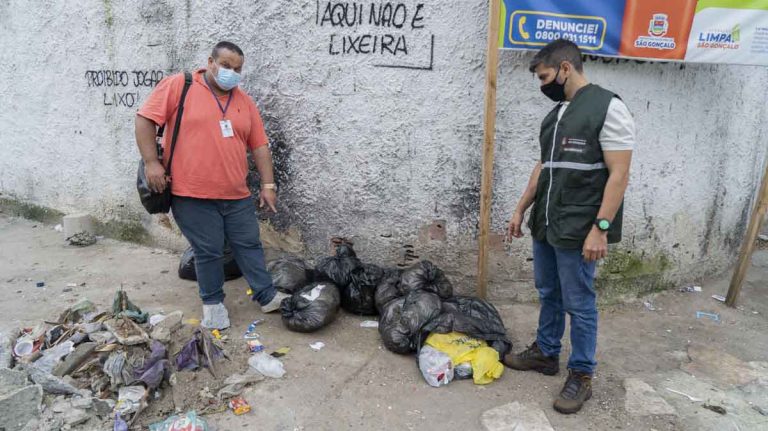 Limpa São Gonçalo multa dois estabelecimentos por descarte irregular de lixo