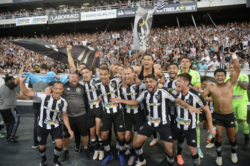 Botafogo vence o Brasil de Pelotas e conquista a Série B pela segunda vez -  21/11/2021 - UOL Esporte