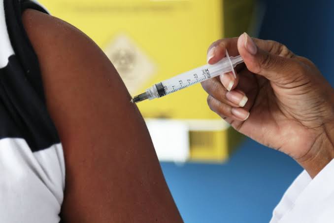 Doze pontos de vacinação contra Covid-19 em São Gonçalo