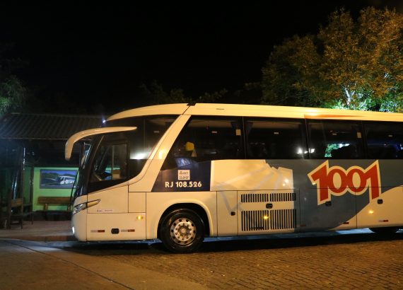 Búzios proíbe ônibus de turismo de circularem pela cidade