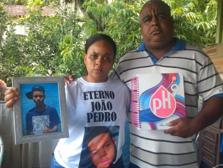 Três policiais civis são denunciados pela morte do menino João Pedro
