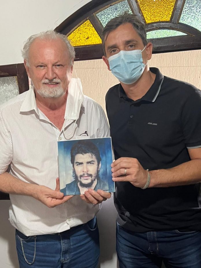 Filha de Che Guevara envia pintura para decorar hospital de Maricá que homenageia médico e guerrilheiro