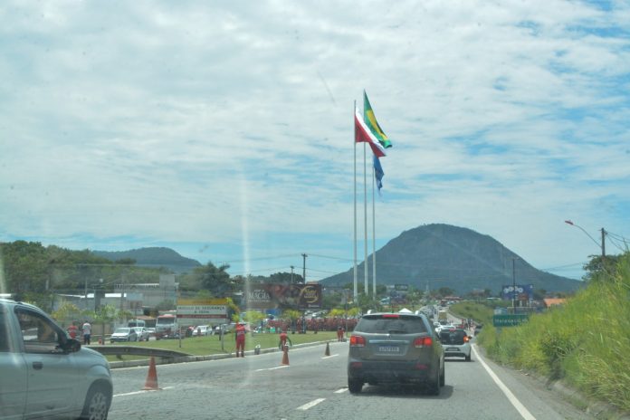 Maricá inaugura monumento das bandeiras em Inoã