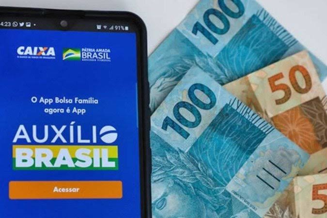 Auxílio-Brasil vai pagar RS 400 no mês de dezembro
