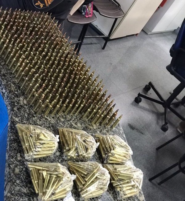 Motorista é detido com 540 munições para fuzil em Macaé