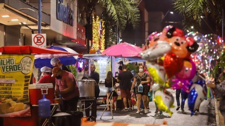 Auxílio de R$ 500 para ambulantes cadastrados no Carnaval de rua no Rio