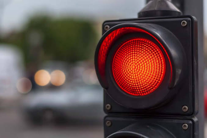 Niterói decide não mais retirar sinal vermelho no trânsito