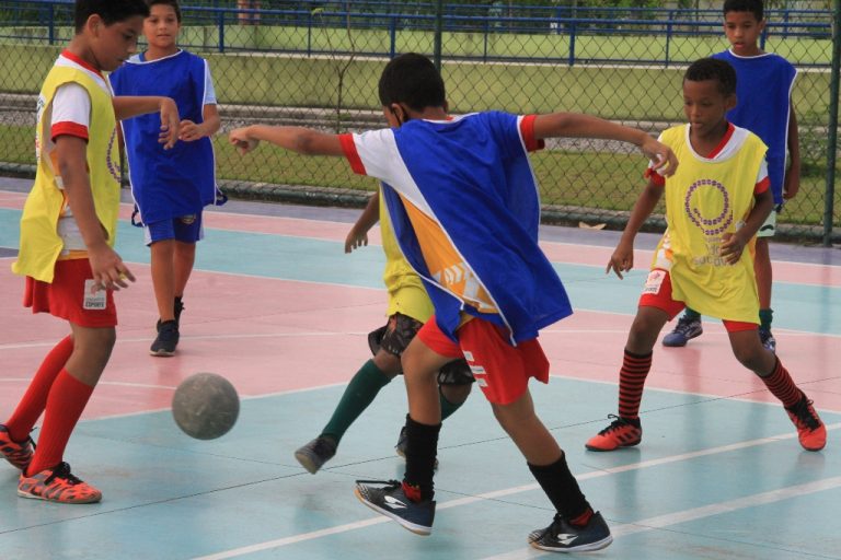 São Gonçalo oferece escolinhas de futsal em 11 bairros