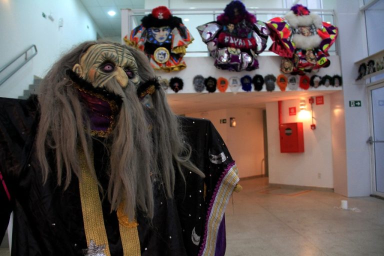 Teatro Municipal de SG amplia horário de visitação na exposição sobre Carnaval