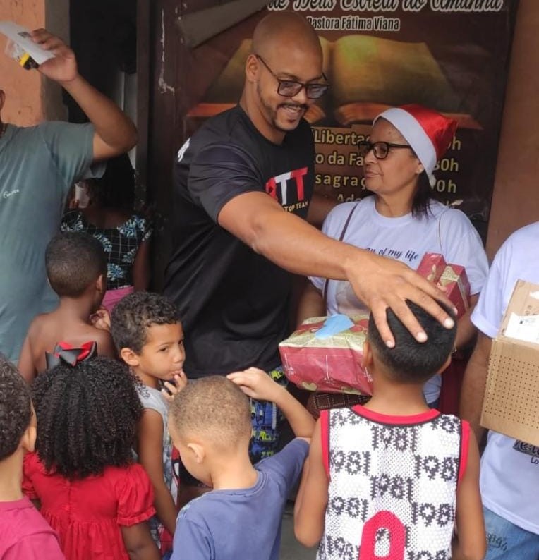 Projeto ensina artes marciais para crianças em bairro de São Gonçalo