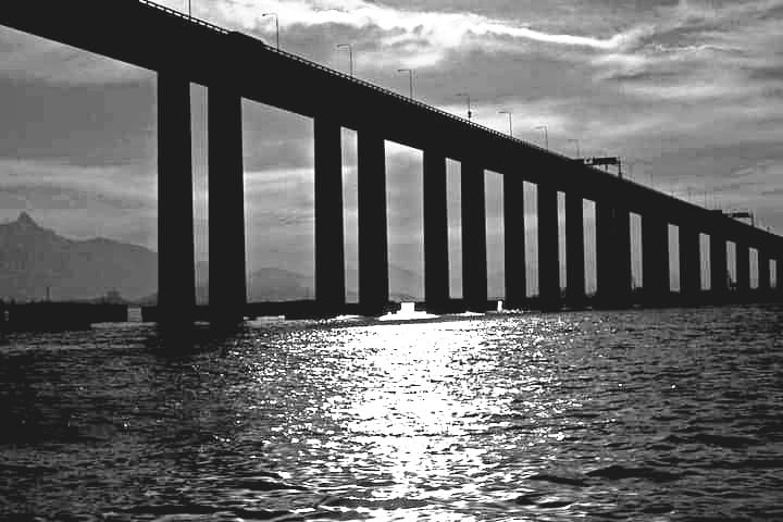 Ponte Rio-Niterói completa 48 anos
