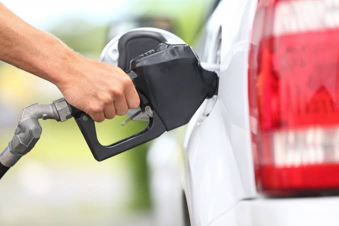 Pesquisa revela quais são as gasolinas mais baratas do mundo