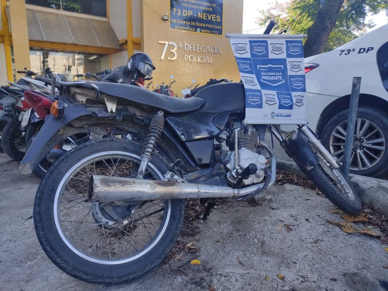 PM recupera moto roubada no Alcântara em São Gonçalo