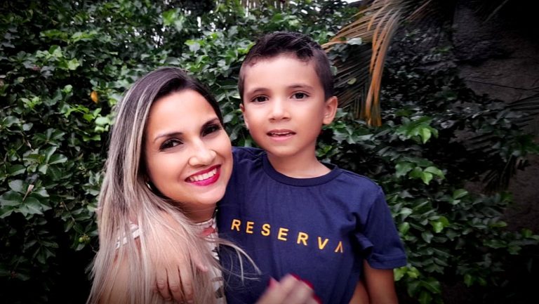 Mães de autistas celebram Abril Azul com caminhada em Itaboraí