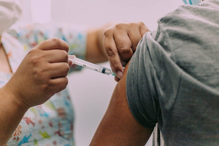 Cabo Frio vacina contra gripe e sarampo