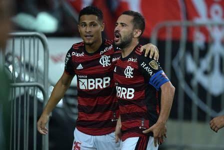 Flamengo vence Talleres e segue invicto na Libertadores