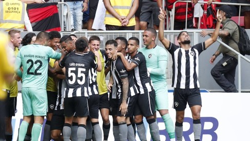 Botafogo vence Flamengo e acaba com jejum de três anos e meio