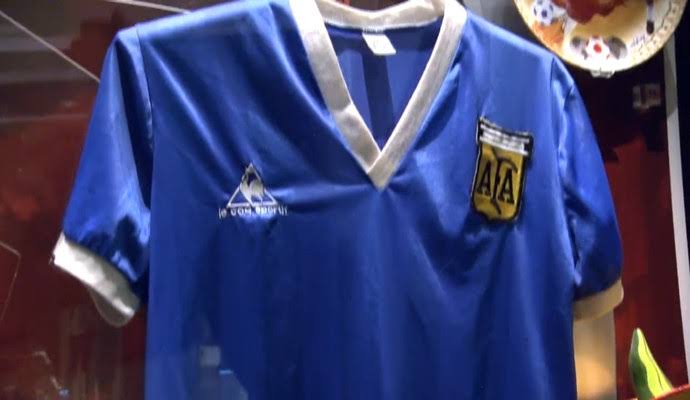 Camisa de Maradona é o item esportivo mais caro da história