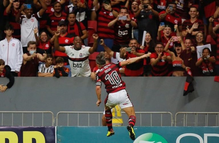 Flamengo ganha do Coritiba em Brasília