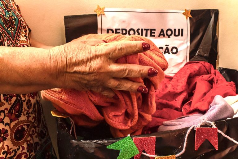 Maricá arrecada doações para campanha de roupas de frio e cobertores